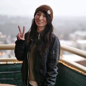 Meet your Posher, Adena